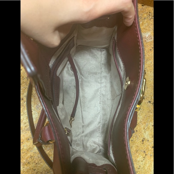 Michael Kors: E-1407 Large Hamilton Merlot & Gold - Picture 6 of 8